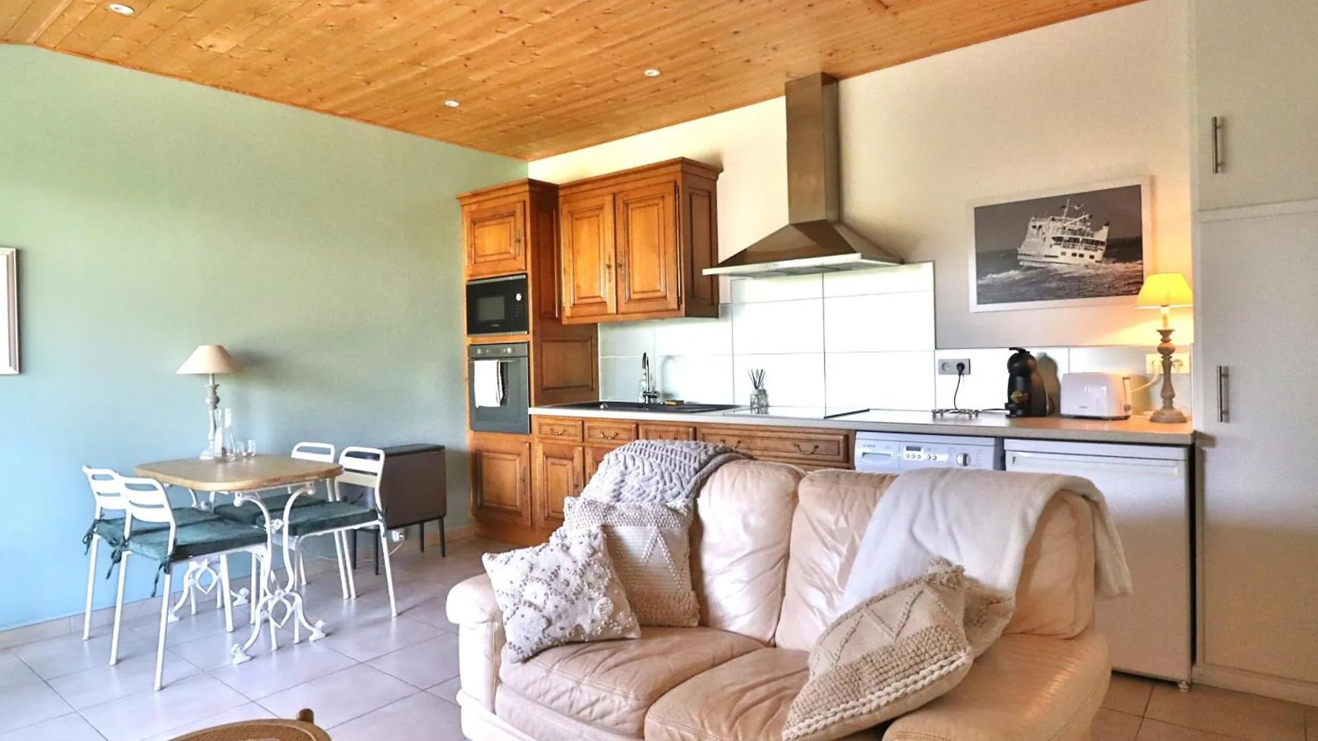 Appartement Avec Jardin Privatif Et Equipements Modernes - Fr-1-813-9 Groix 0*,  Francia